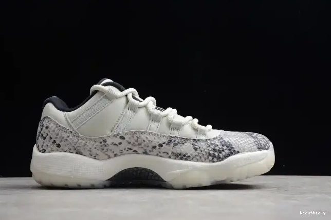 Kick Theory Jordan Bone Air Snake Light SE 11 CD6846-002 Low 0531